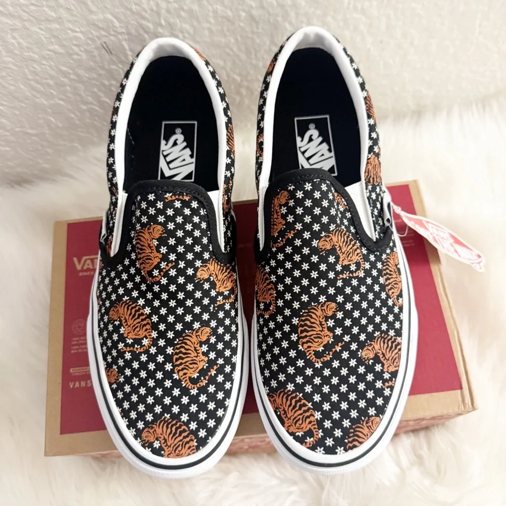 Vans Classic Slip-On Tiger Floral Black White Women Size 9 Brand New - Picture 1 of 9